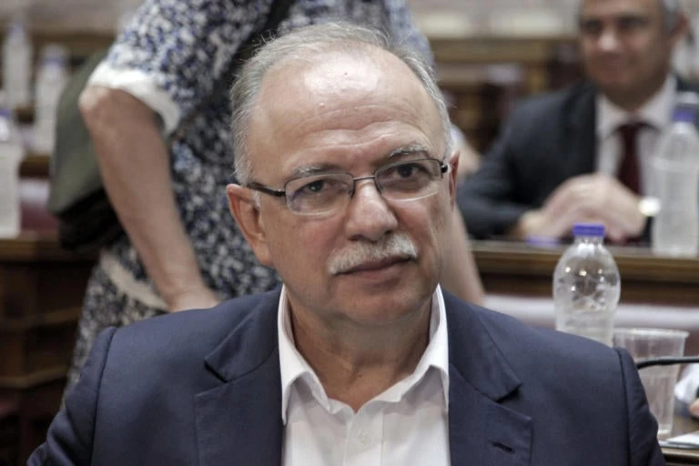 Το χρηματιστήριο στα «τάρταρα», το ελληνικό ομόλογο «στον Θεό», αλλά ο Παπαδημούλης πανηγυρίζει την αναβάθμιση των Ελληνικών τραπεζών από τον οίκο Fitch